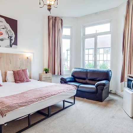 Oyo Tamtam Acton Hotel London Eksteriør billede