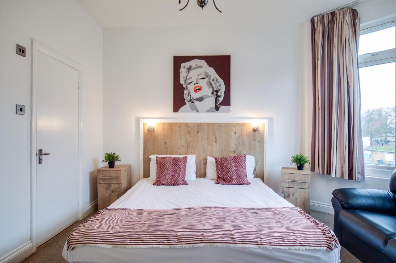 Oyo Tamtam Acton Hotel London Eksteriør billede