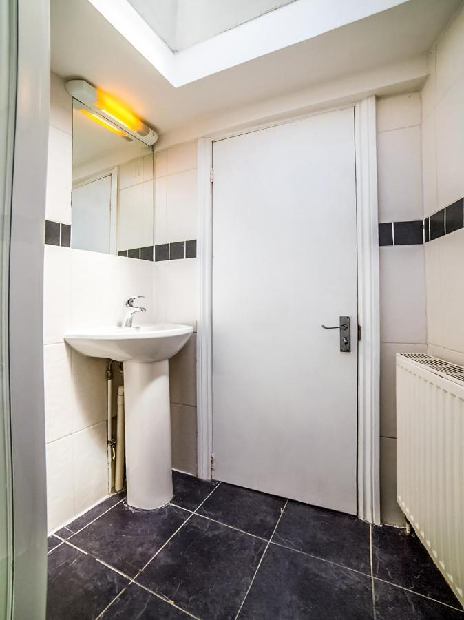 Oyo Tamtam Acton Hotel London Eksteriør billede