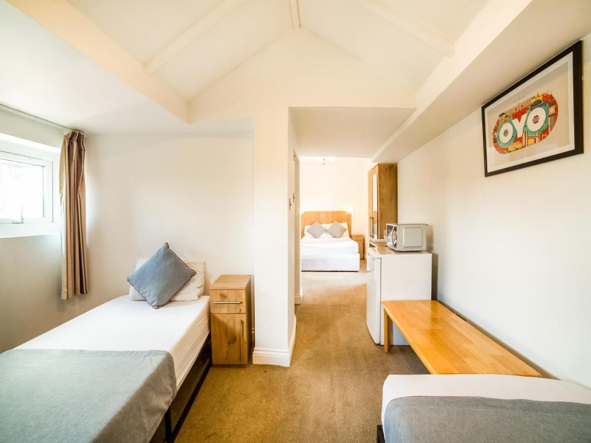 Oyo Tamtam Acton Hotel London Eksteriør billede