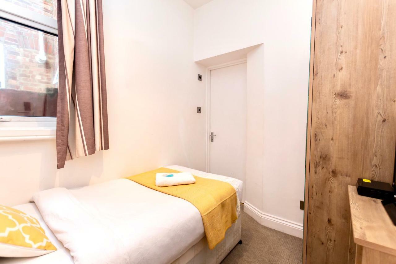 Oyo Tamtam Acton Hotel London Eksteriør billede