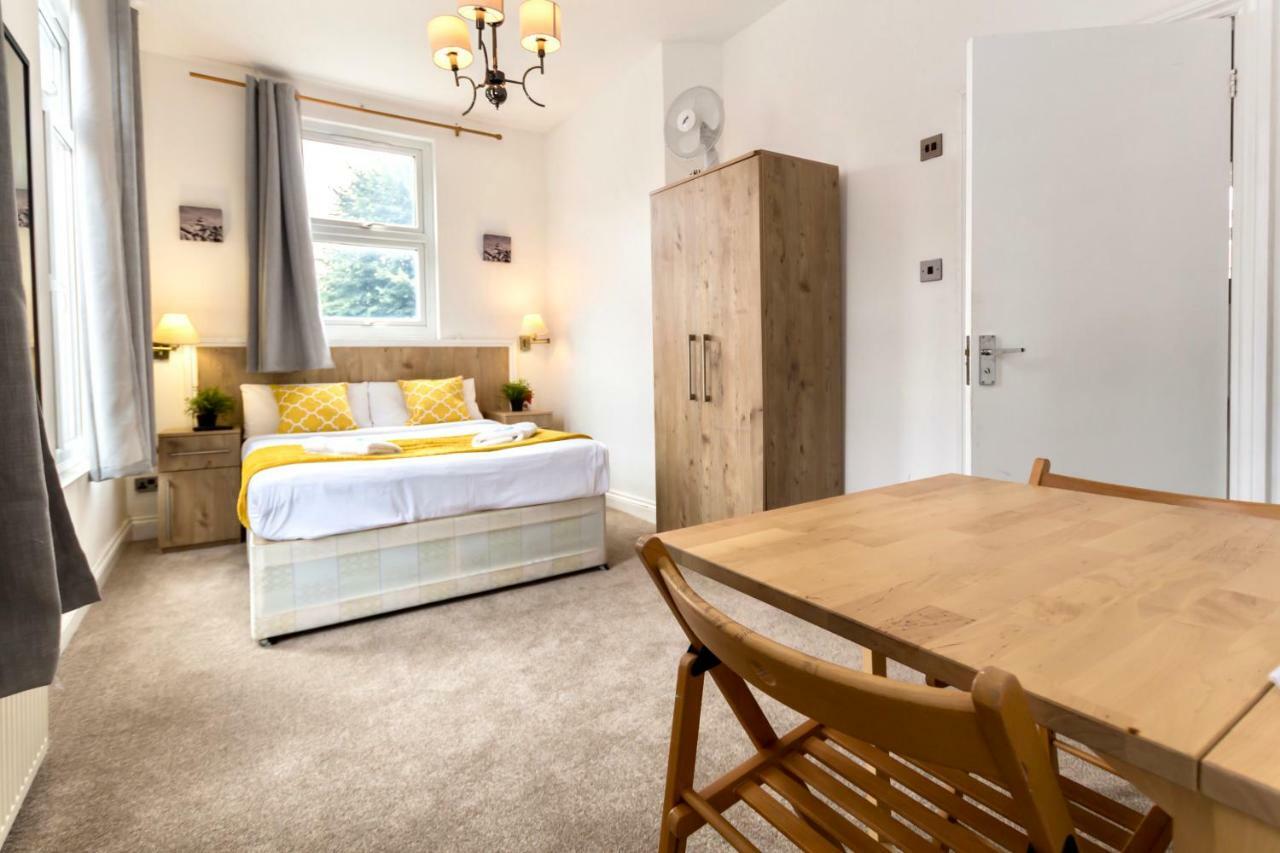 Oyo Tamtam Acton Hotel London Eksteriør billede