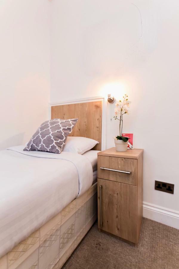 Oyo Tamtam Acton Hotel London Eksteriør billede