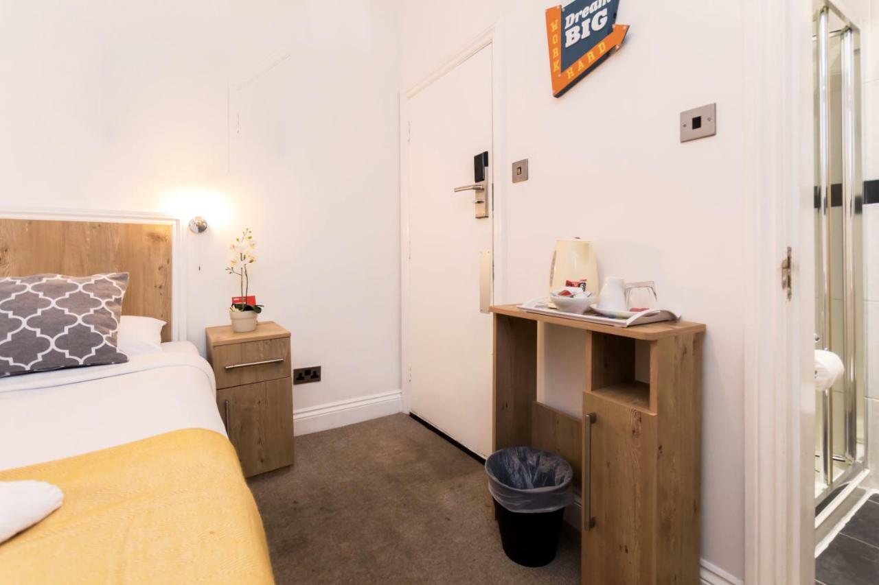 Oyo Tamtam Acton Hotel London Eksteriør billede
