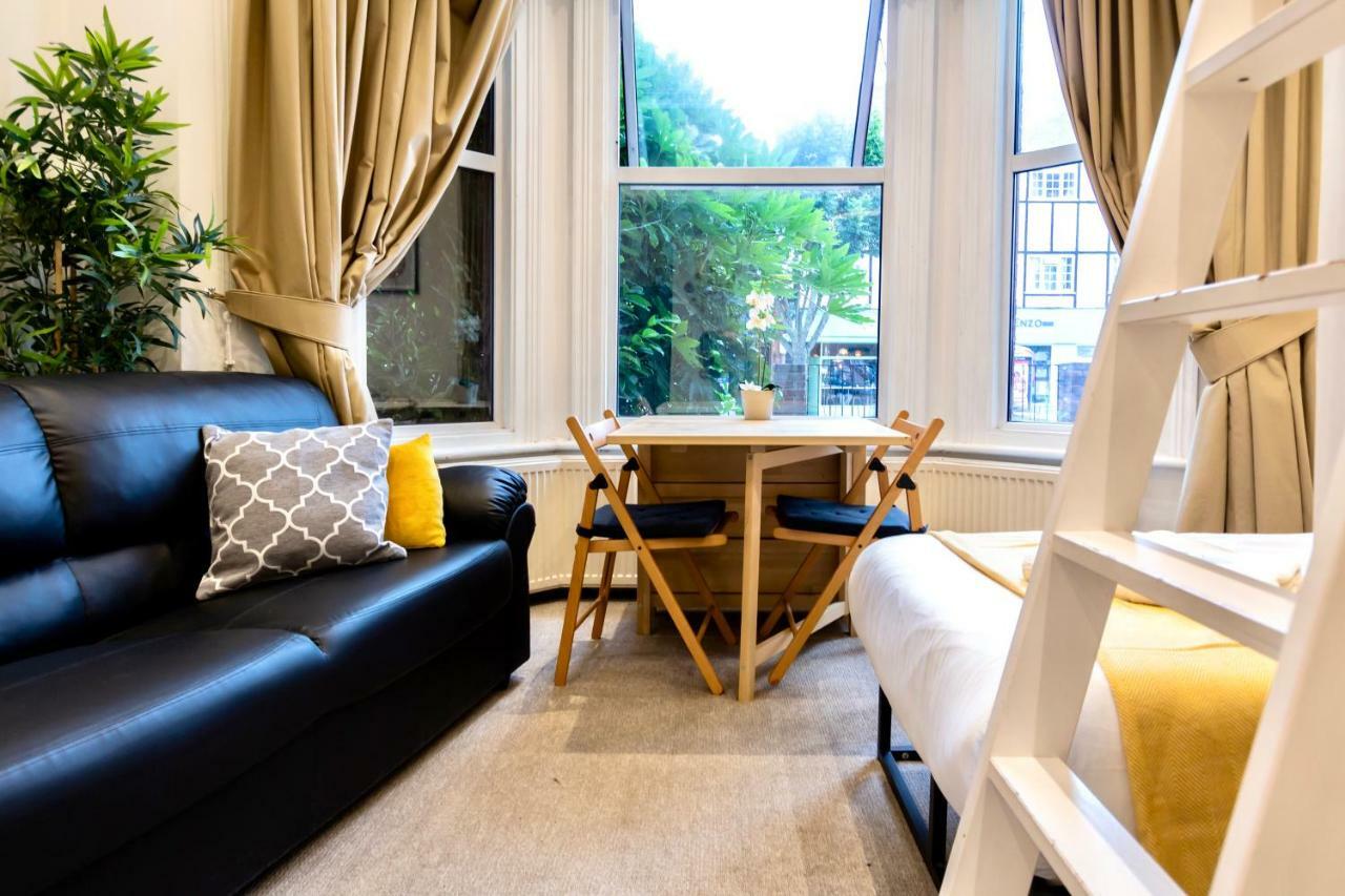 Oyo Tamtam Acton Hotel London Eksteriør billede