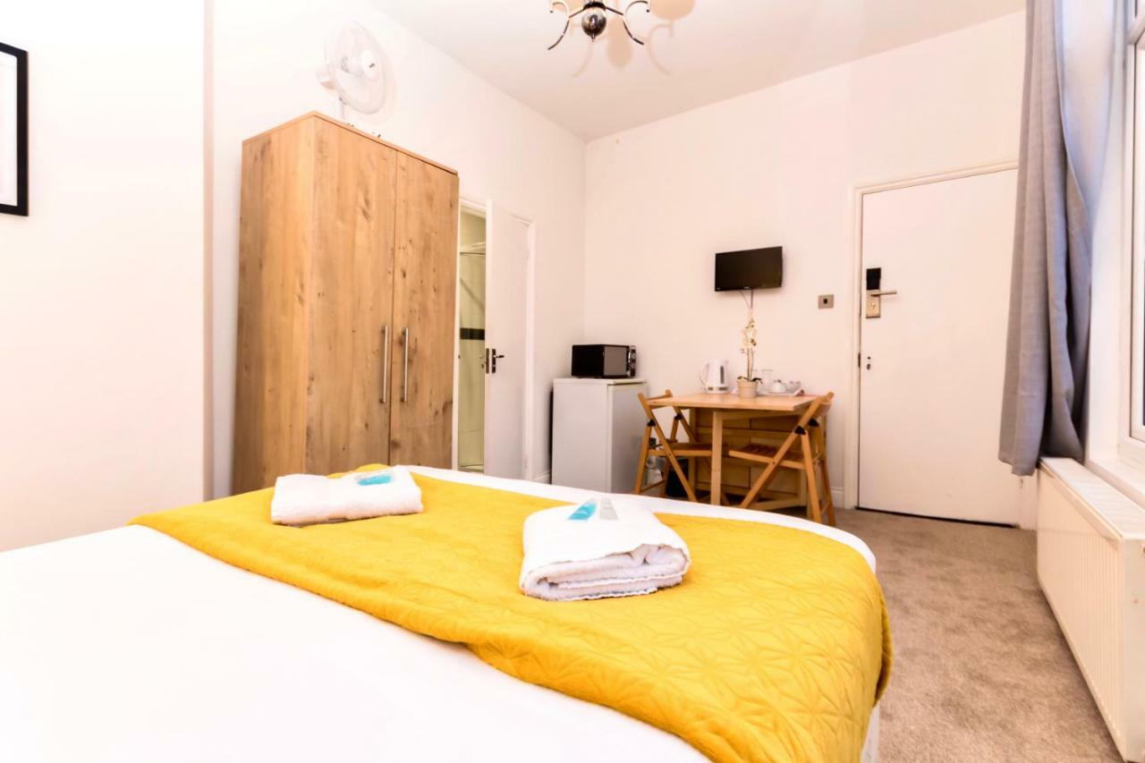 Oyo Tamtam Acton Hotel London Eksteriør billede