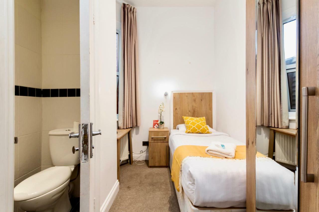 Oyo Tamtam Acton Hotel London Eksteriør billede