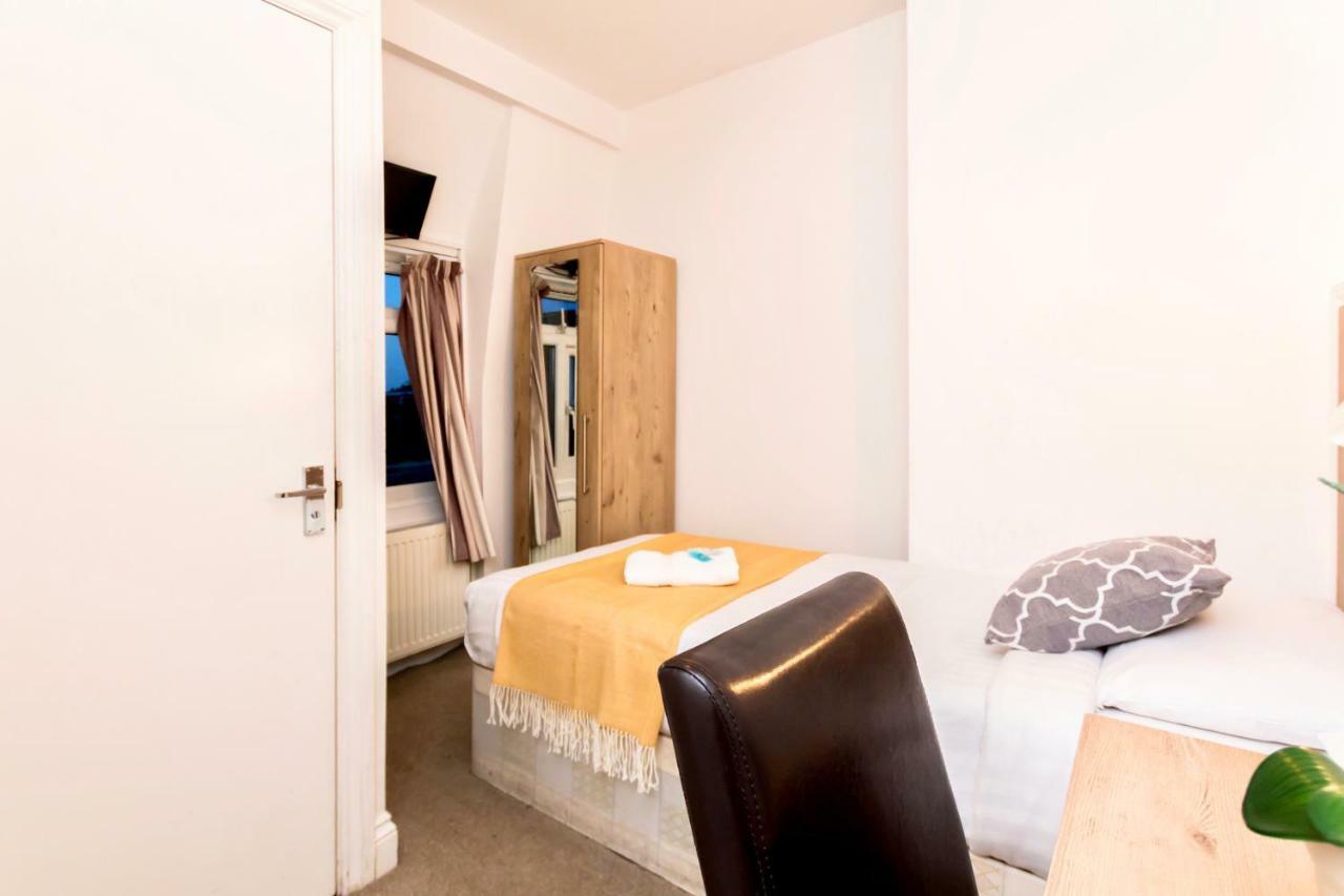 Oyo Tamtam Acton Hotel London Eksteriør billede