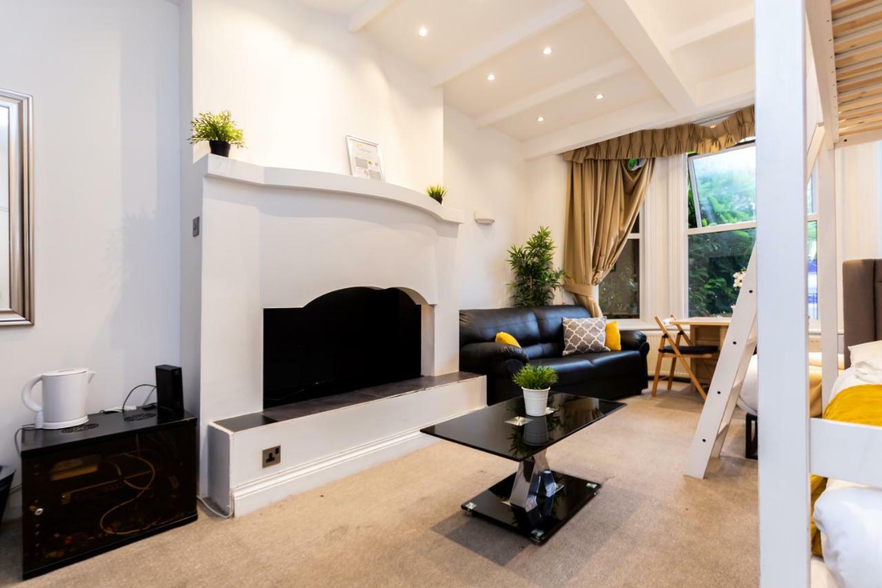 Oyo Tamtam Acton Hotel London Eksteriør billede