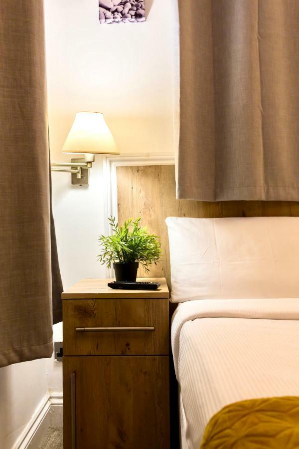 Oyo Tamtam Acton Hotel London Eksteriør billede