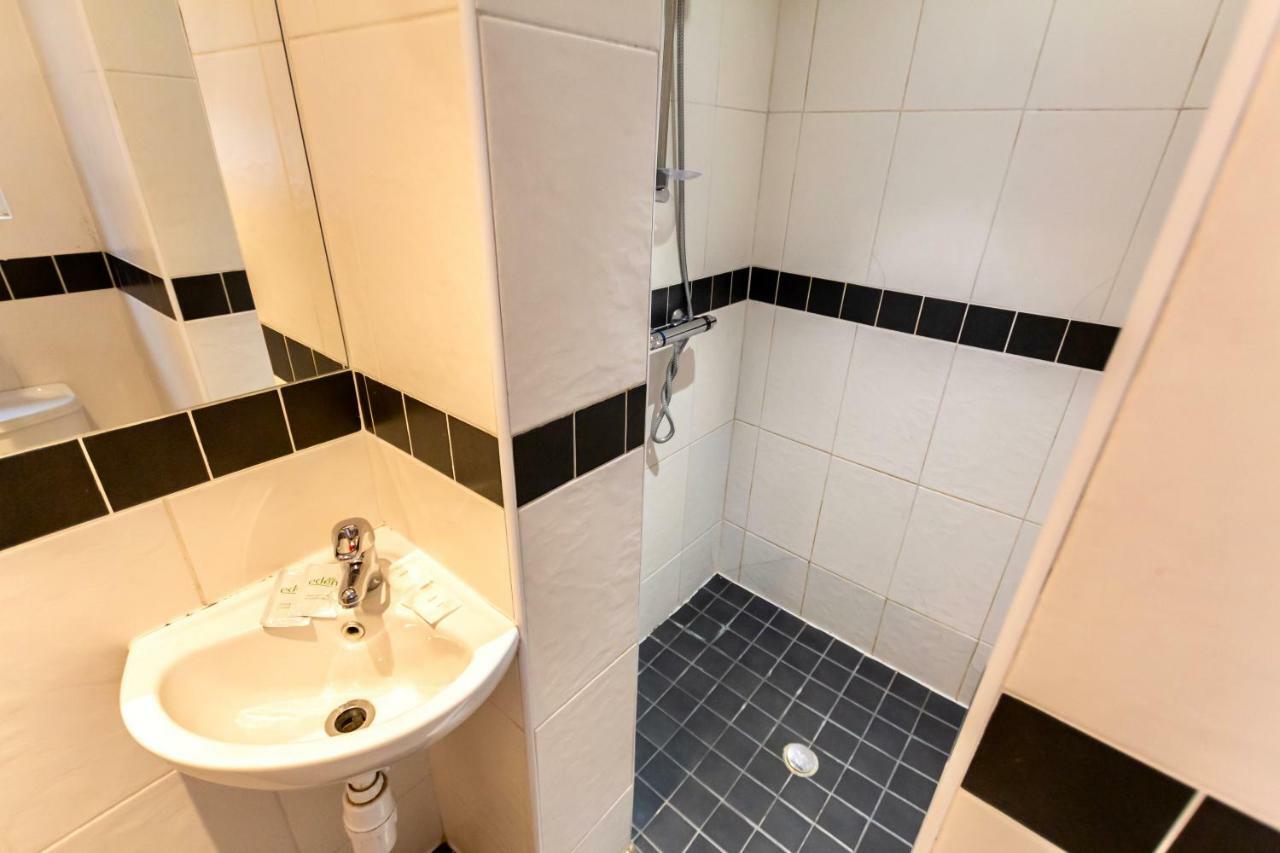 Oyo Tamtam Acton Hotel London Eksteriør billede