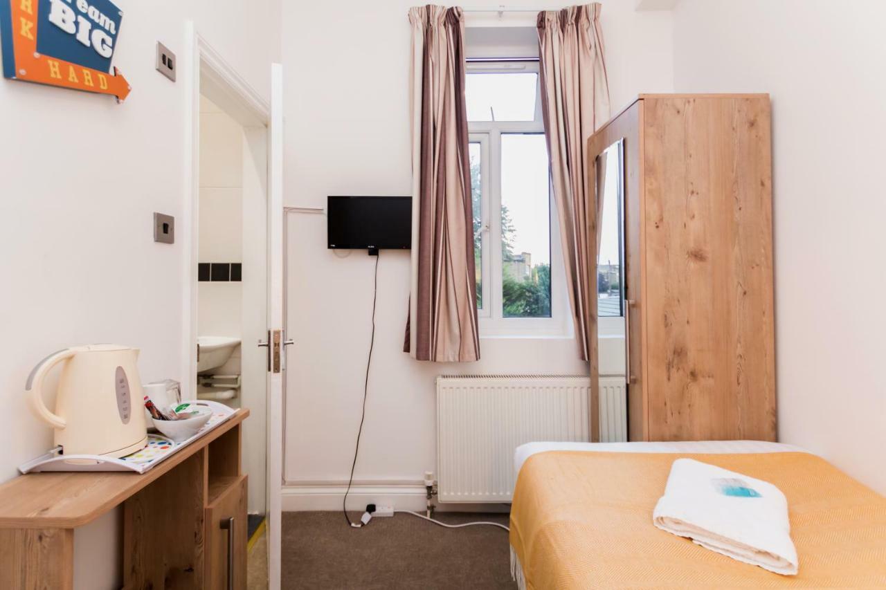 Oyo Tamtam Acton Hotel London Eksteriør billede